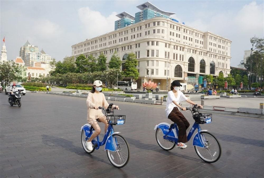 Cycling around districts in Ho Chi Minh can be a pleasant experience to explore the city